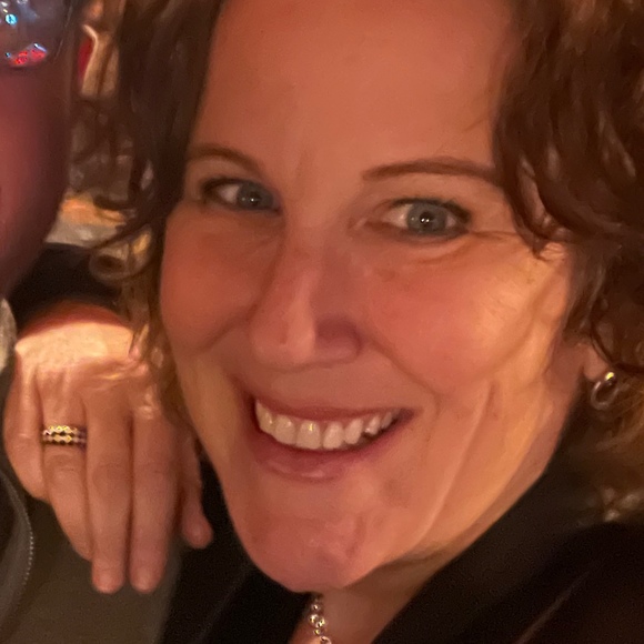 Meet your Posher, Laura - Picture 1 of 1